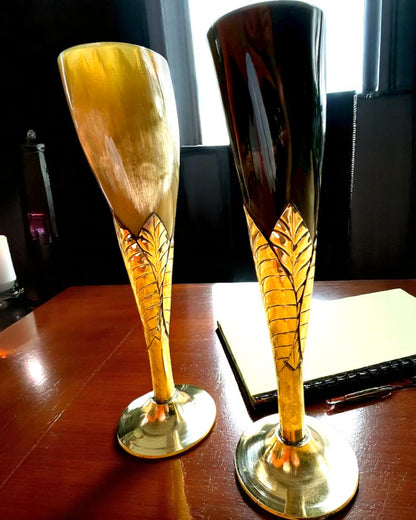 Copa "Duch del Oficio" de cuerno de búfalo y latón – hecha a mano en India, 22 cm, posibilidad de personalización con grabado para regalo