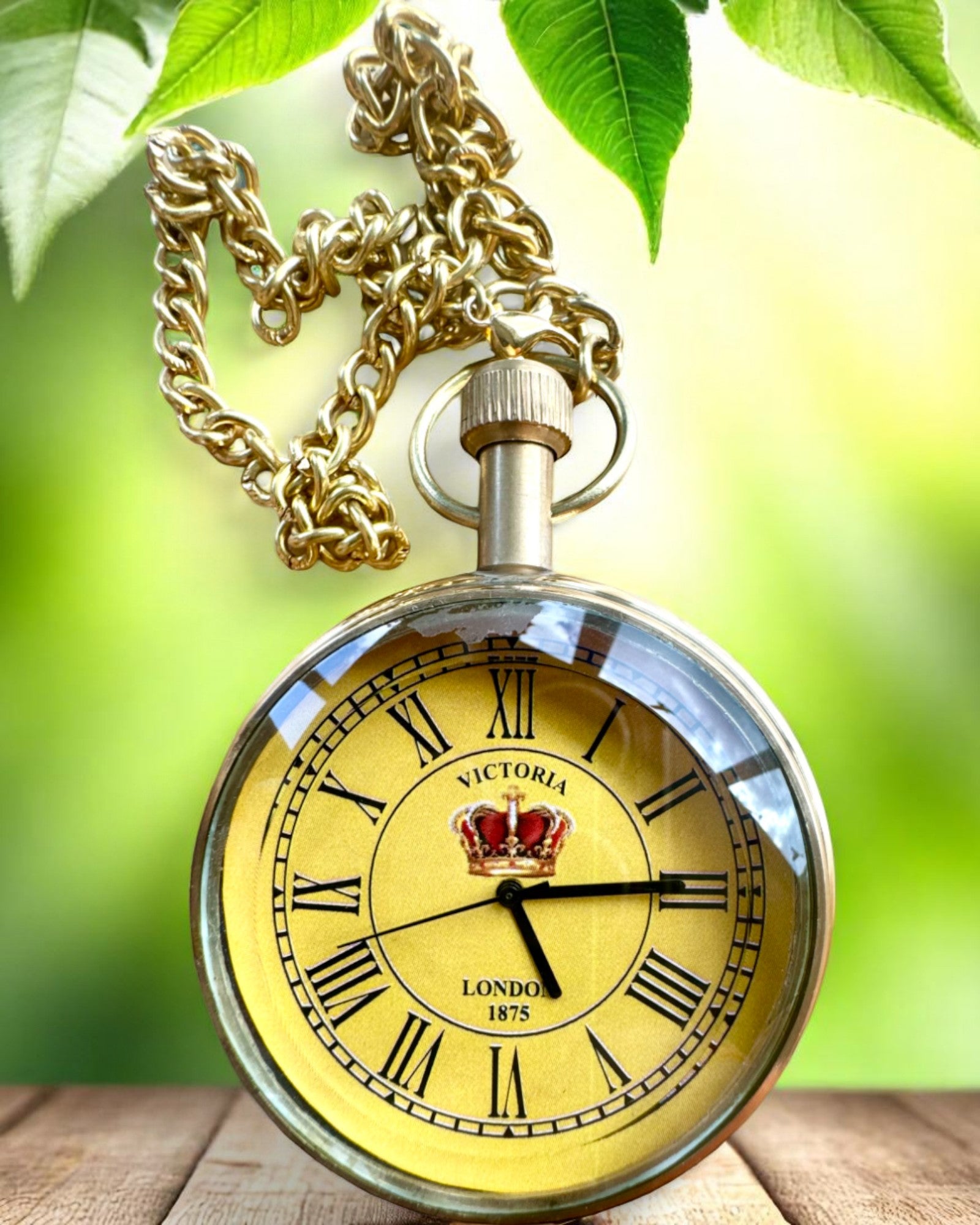 Reloj de Bolsillo "Victoria Crown" – De latón, hecho a mano en India, 5 cm de ancho, mecanismo japonés, posibilidad de personalización con grabado para regalo