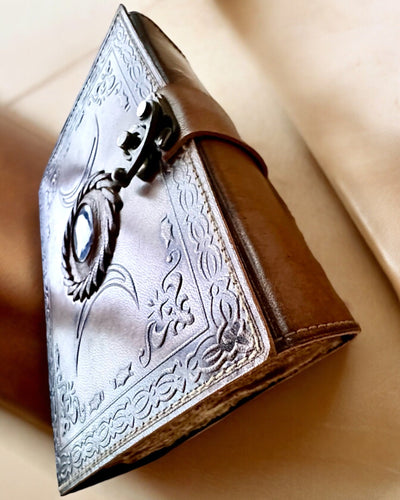 Diario Premium, Patrón Antiguo, Cuaderno de Cuero "Crónica Mágica" 200 páginas, 2 variantes a elegir, personalización con grabado