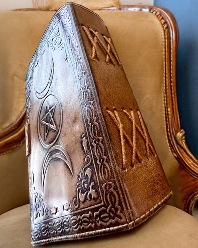 Diario Premium, Patrón Antiguo, Cuaderno de Cuero "Crónica Mágica" 200 páginas, 2 variantes a elegir, personalización con grabado