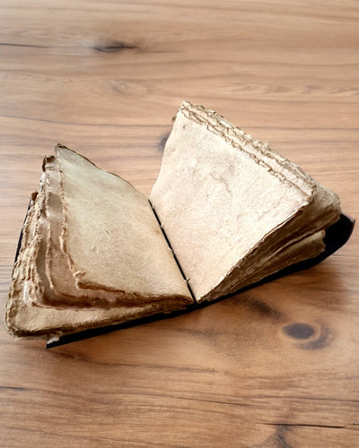 Diario Premium, Patrón Antiguo, Cuaderno de Cuero "Crónica Mágica" 200 páginas, 2 variantes a elegir, personalización con grabado