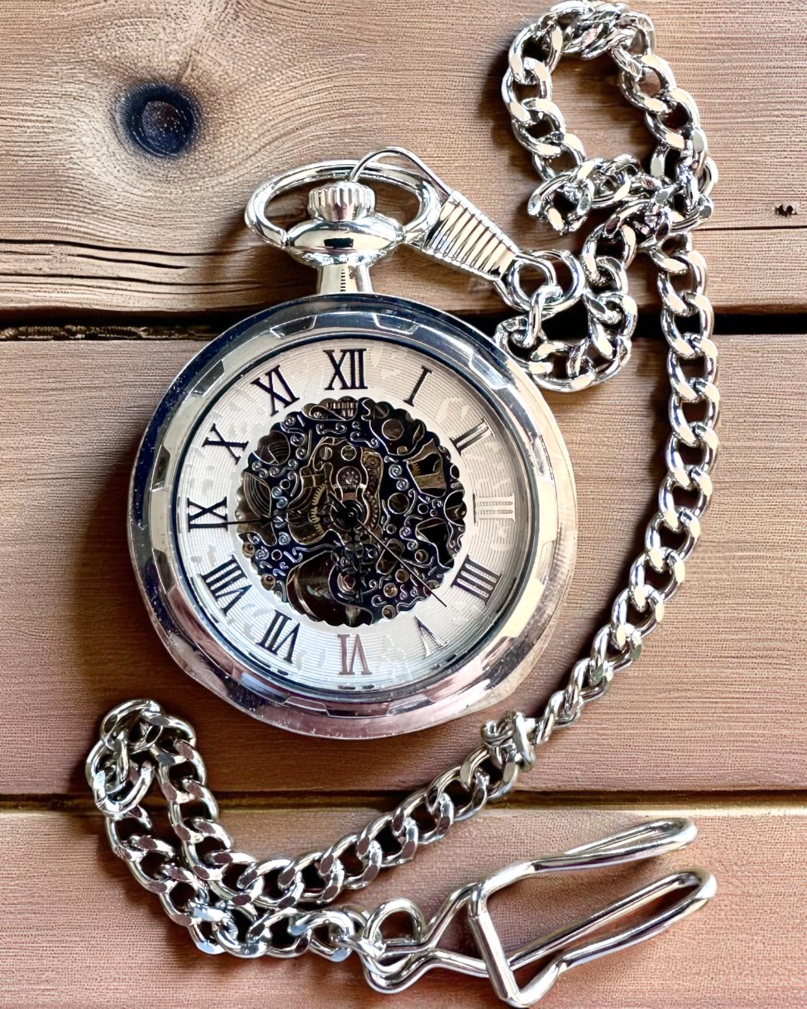 Reloj de Bolsillo Mecánico Exclusivo Plateado en Estilo Retro, Resistente al Agua - Elegancia para Cualquier Ocasión, con grabado