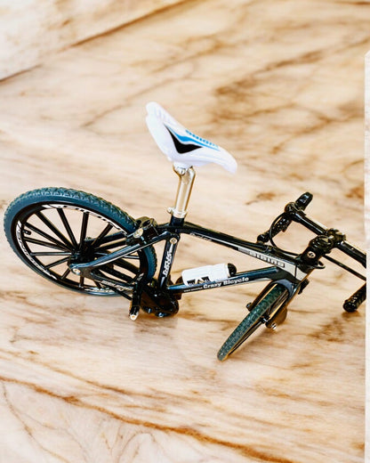 Modelo en miniatura de bicicleta roja de metal "SpeedMaster" personalización con grabado para regalo, 2 variantes de color