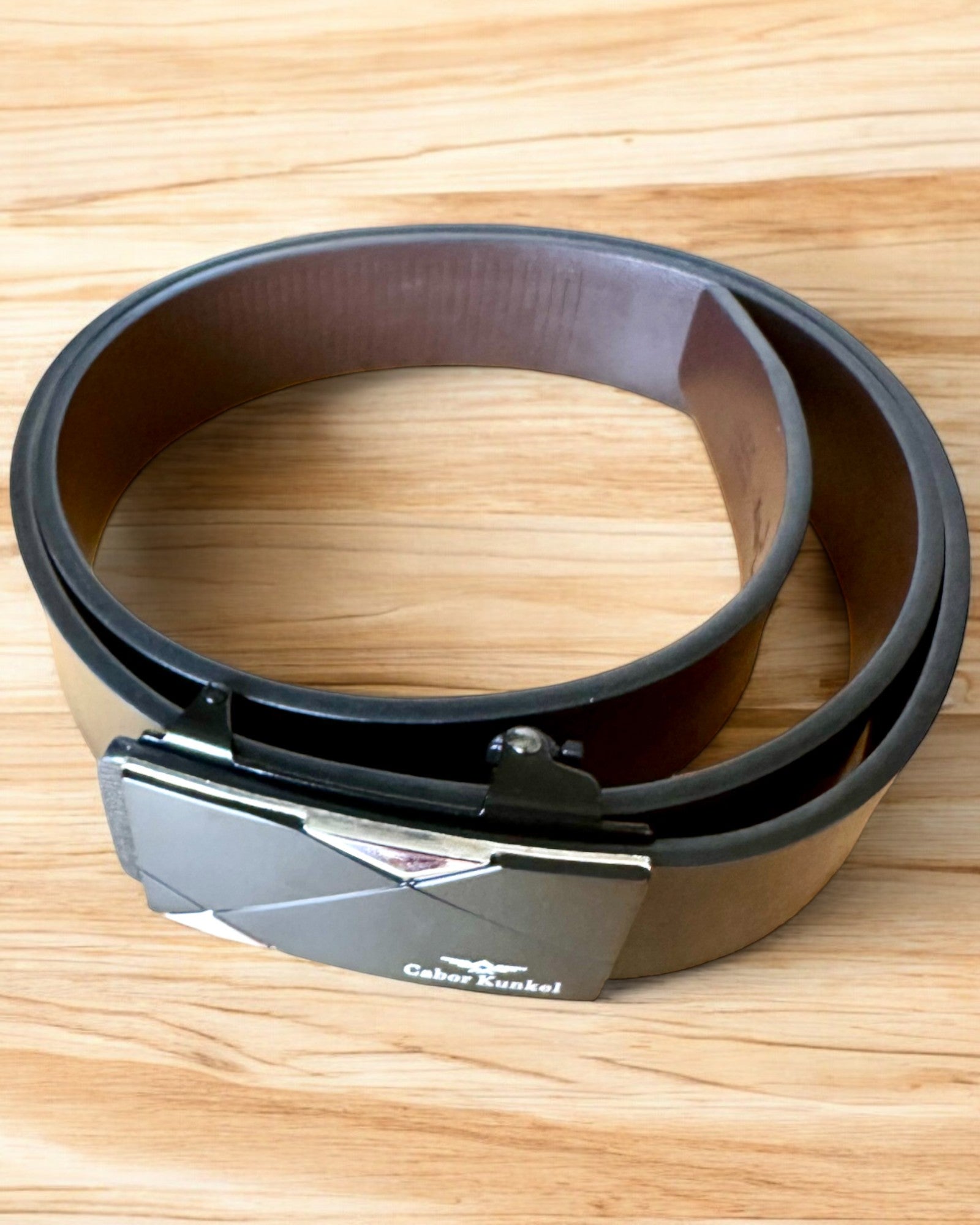 Cinturón Negro para Hombre con Hebilla Automática Cabor Kunkel, posibilidad de personalización con grabado para regalo