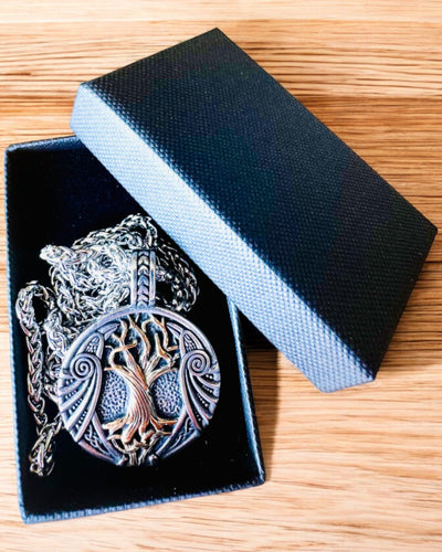 Collar "Árbol de la Vida" de acero inoxidable con personalización, con el símbolo Aegishjalmur, (Casco del Terror)