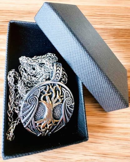 Collar "Árbol de la Vida" de acero inoxidable con personalización, con el símbolo Aegishjalmur, (Casco del Terror)