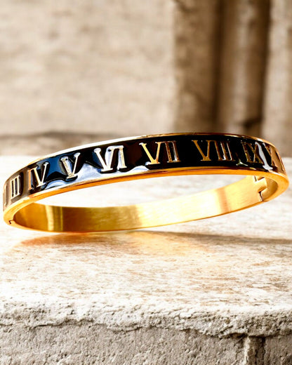 Pulsera "Czas Elegancji" - color dorado Acero Inoxidable con Números Romanos, posibilidad de personalización con grabado