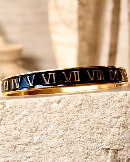 Pulsera "Czas Elegancji" - color dorado Acero Inoxidable con Números Romanos, posibilidad de personalización con grabado