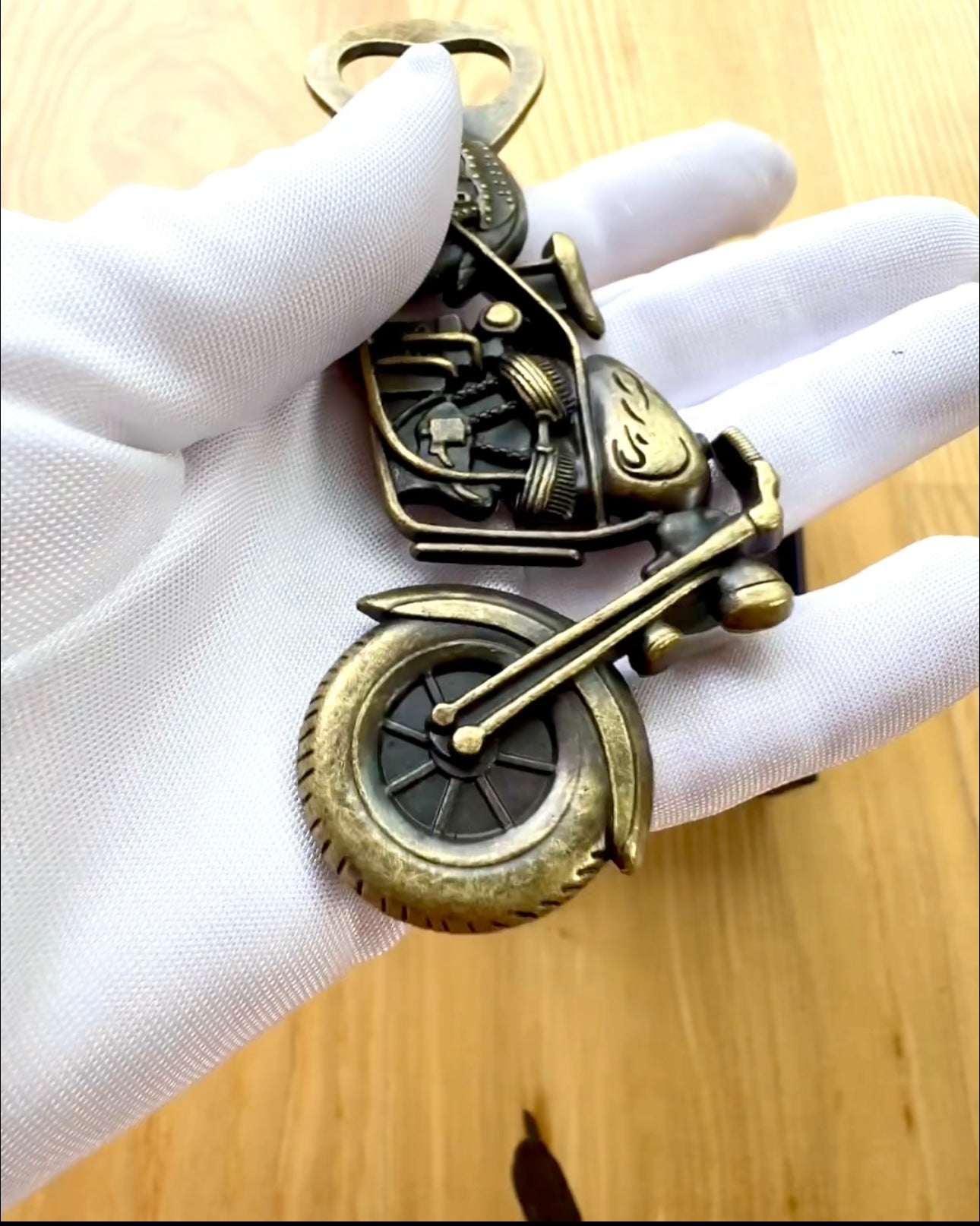 Abrebotellas con forma de motocicleta - personalización con grabado para regalo