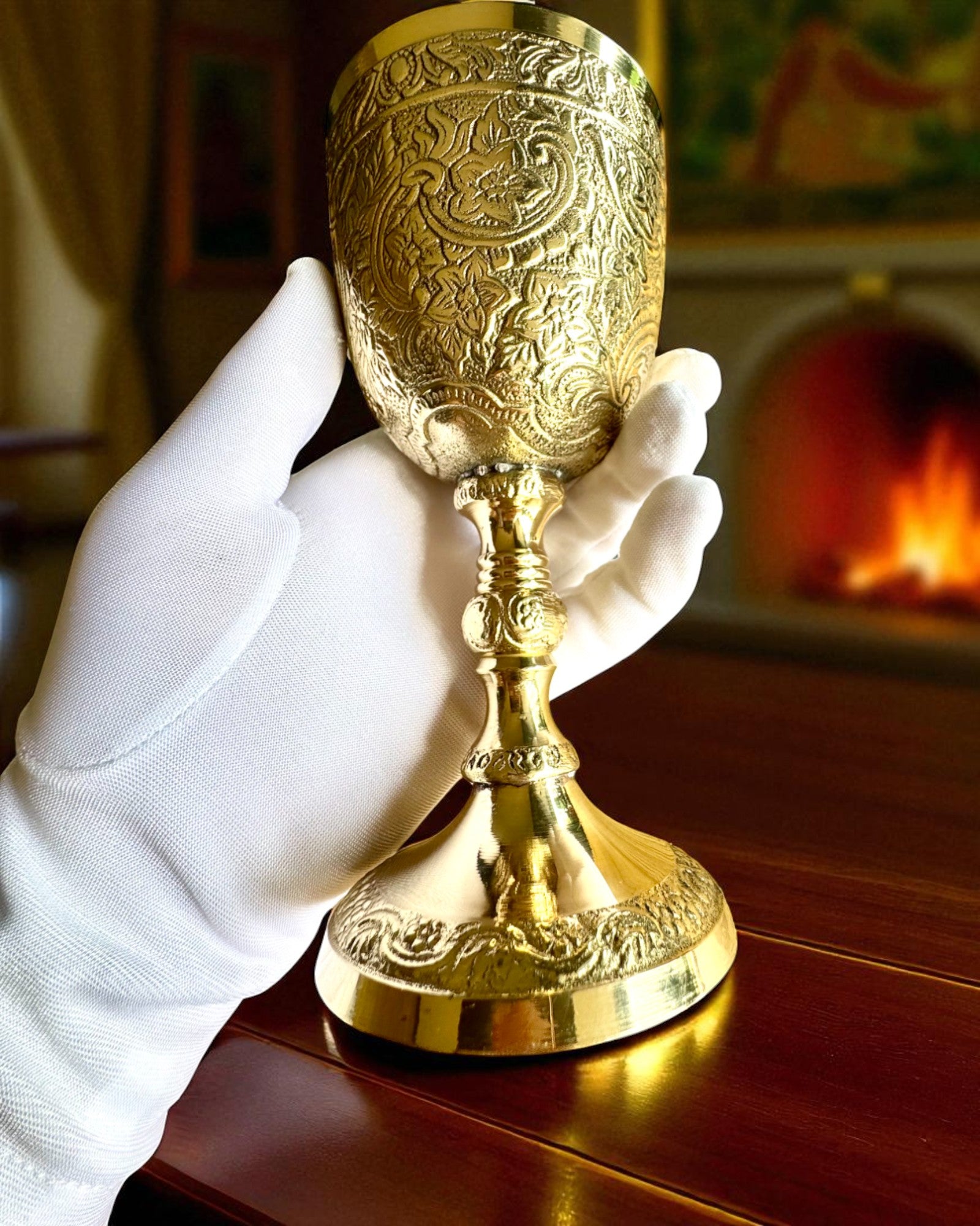 Copa Real Jardín – cáliz de latón hecho a mano en India, con posibilidad de personalización mediante grabado como regalo.