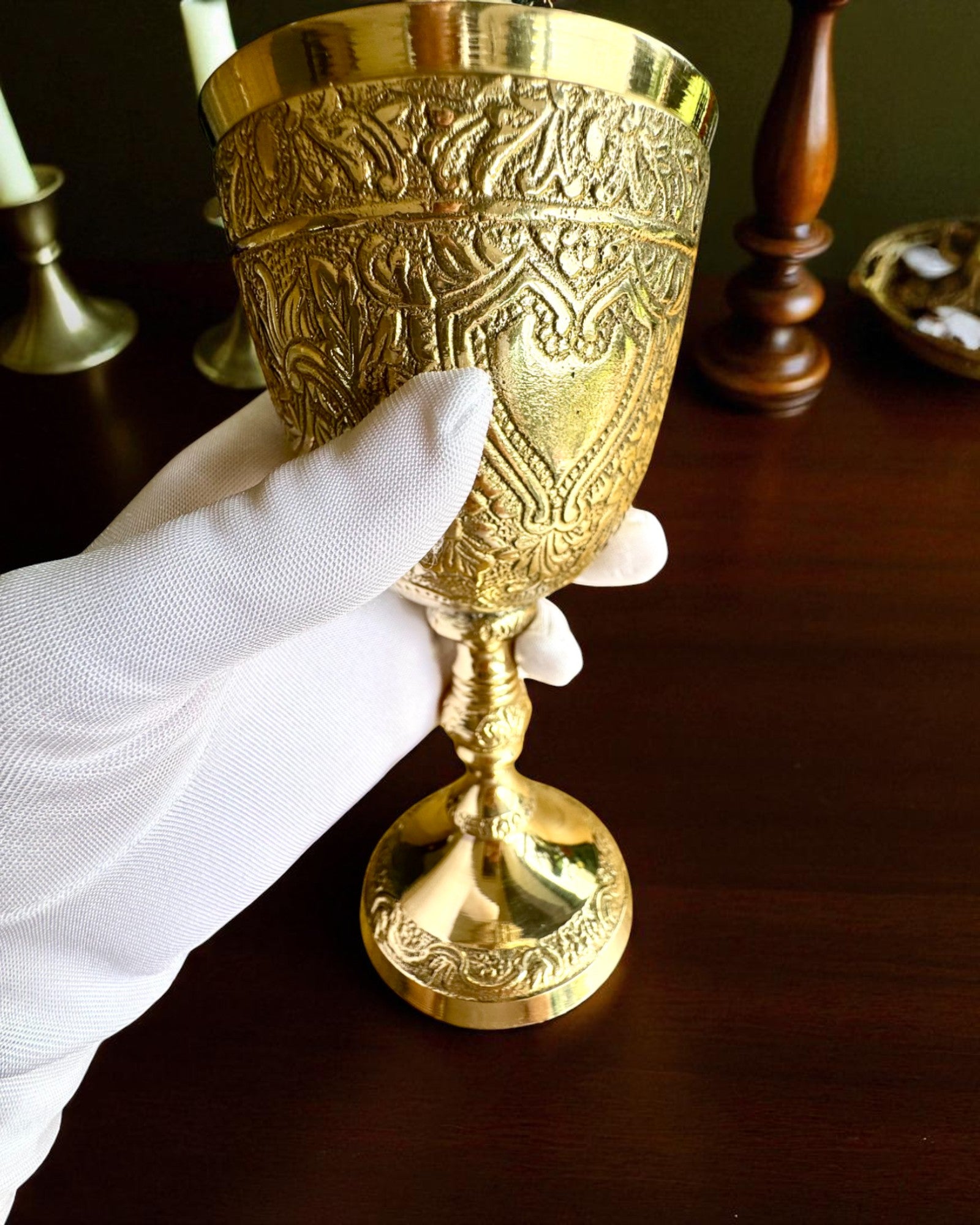 Copa Real Jardín – cáliz de latón hecho a mano en India, con posibilidad de personalización mediante grabado como regalo.