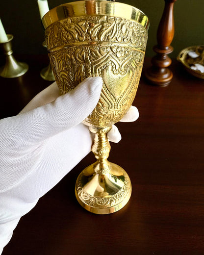 Copa Real Jardín – cáliz de latón hecho a mano en India, con posibilidad de personalización mediante grabado como regalo.