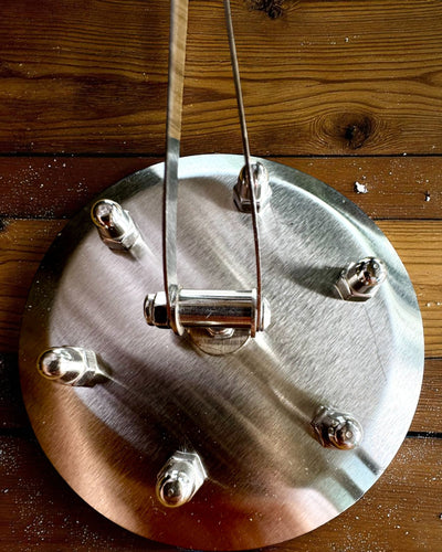 Modelo Metálico de Helicóptero „SkyRider” – Soporte de Escritorio Ajustable con personalización grabada para regalo