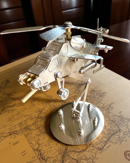 Modelo Metálico de Helicóptero „SkyRider” – Soporte de Escritorio Ajustable con personalización grabada para regalo
