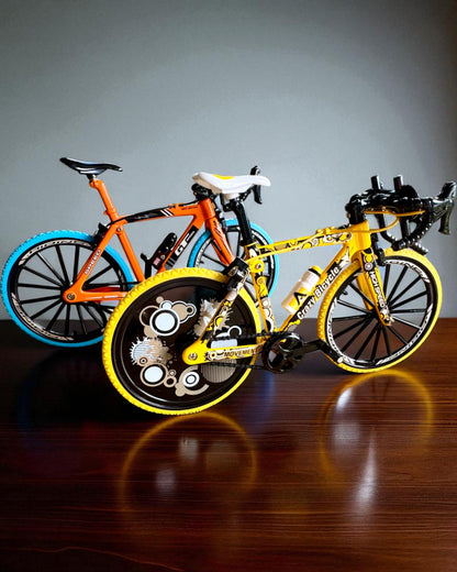 Modelo en miniatura de metal Bicicleta Coleccionable "Speed Rider 1.2" – personalización con grabado para regalo, 2 variantes de color