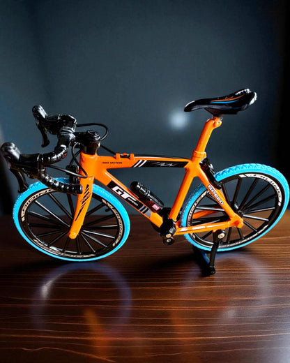 Modelo en miniatura de metal Bicicleta Coleccionable "Speed Rider 1.2" – personalización con grabado para regalo, 2 variantes de color