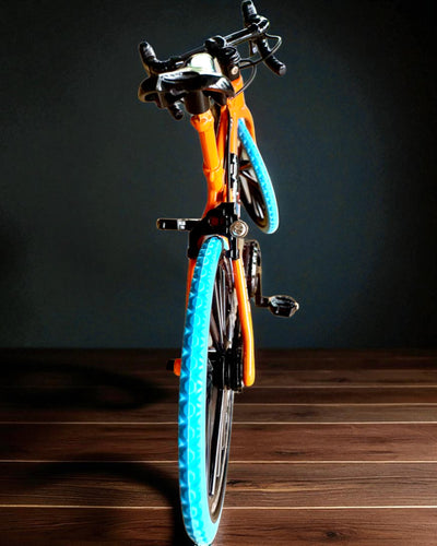 Modelo en miniatura de metal Bicicleta Coleccionable "Speed Rider 1.2" – personalización con grabado para regalo, 2 variantes de color