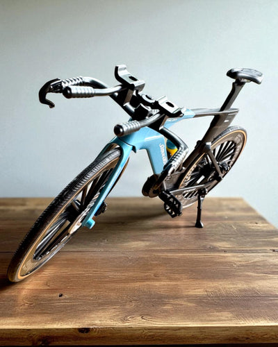 Modelo en Miniatura de Bicicleta de Triatlón "SpeedStorm 1.2" personalización con grabado para regalo