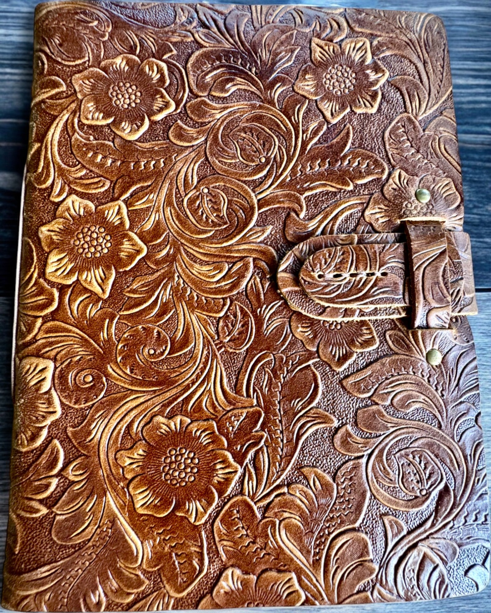 Cuaderno de Cuero Vintage „Floralis” – grabado a mano, 400 páginas, posibilidad de grabado, 2 variantes