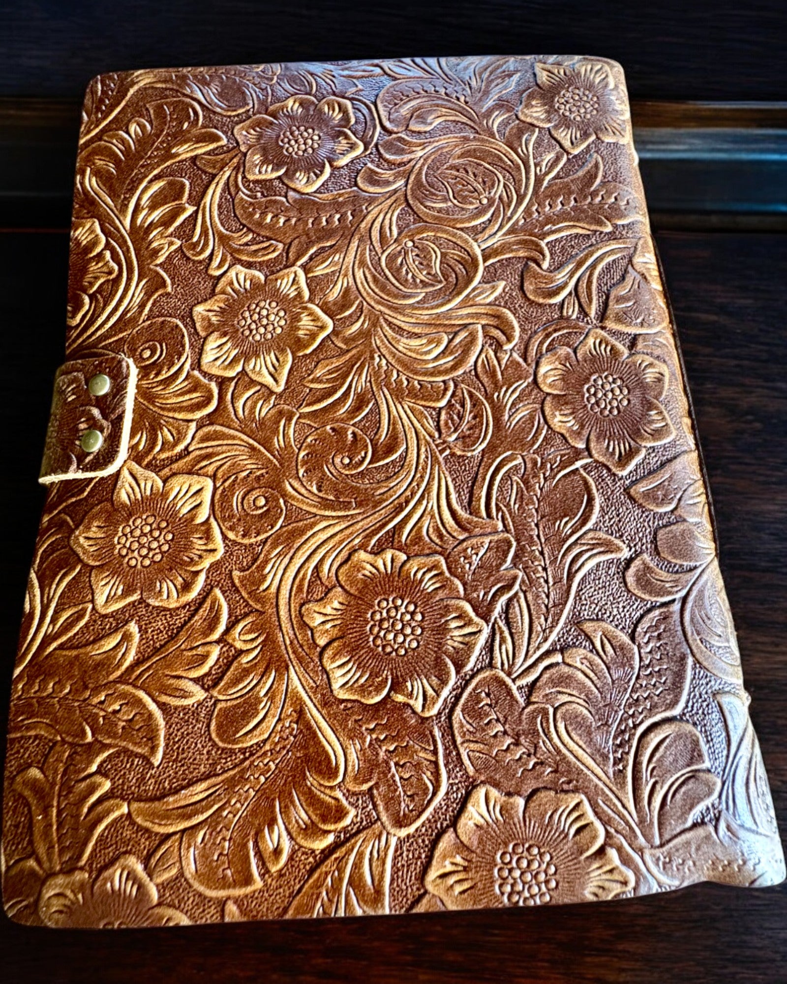 Cuaderno de Cuero Vintage „Floralis” – grabado a mano, 400 páginas, posibilidad de grabado, 2 variantes