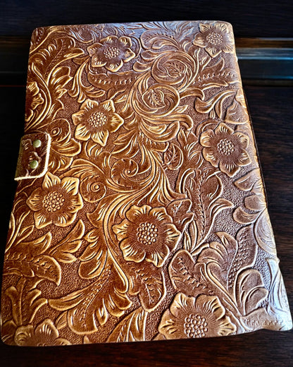 Cuaderno de Cuero Vintage „Floralis” – grabado a mano, 400 páginas, posibilidad de grabado, 2 variantes