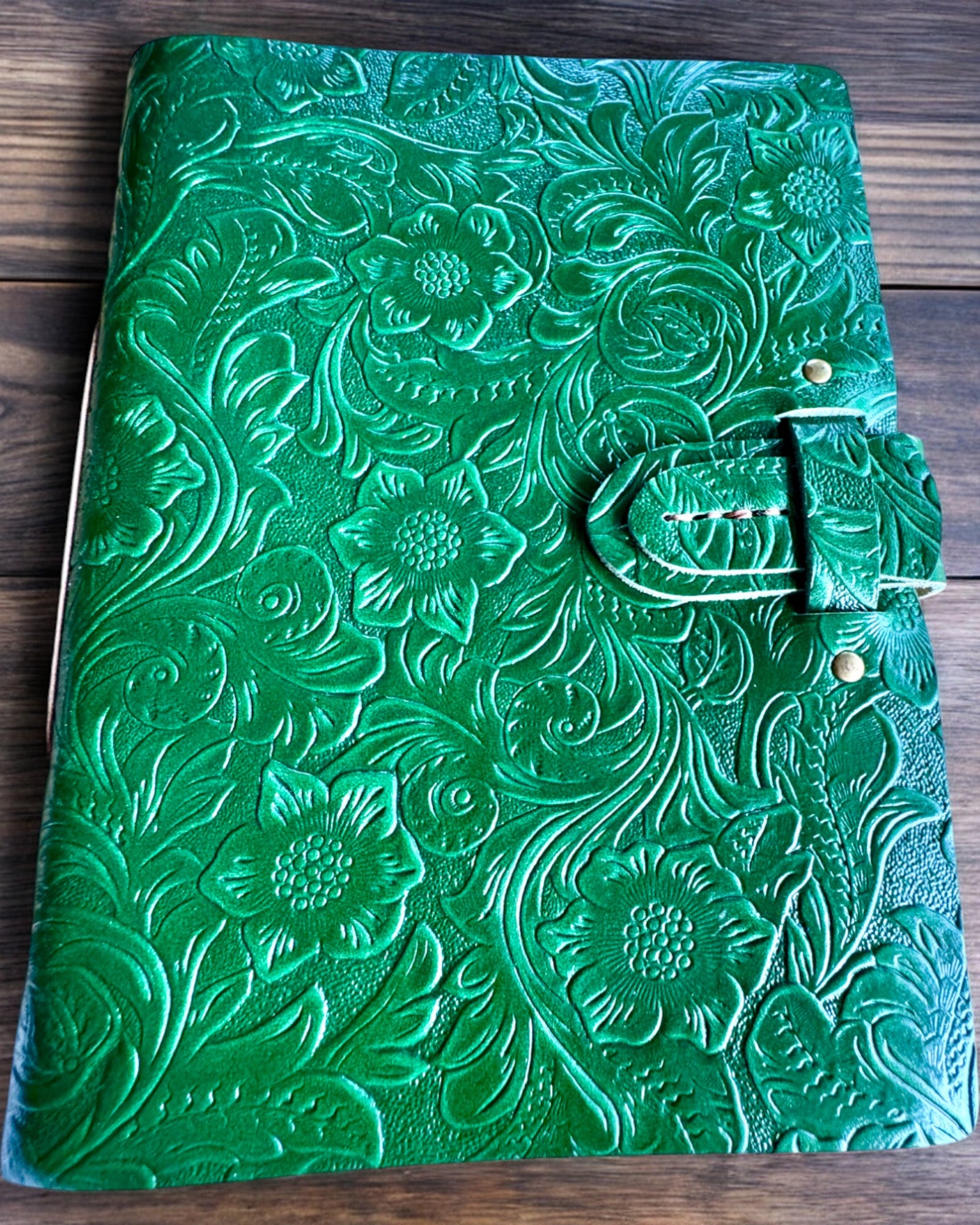 Cuaderno de Cuero Vintage „Floralis” – grabado a mano, 400 páginas, posibilidad de grabado, 2 variantes