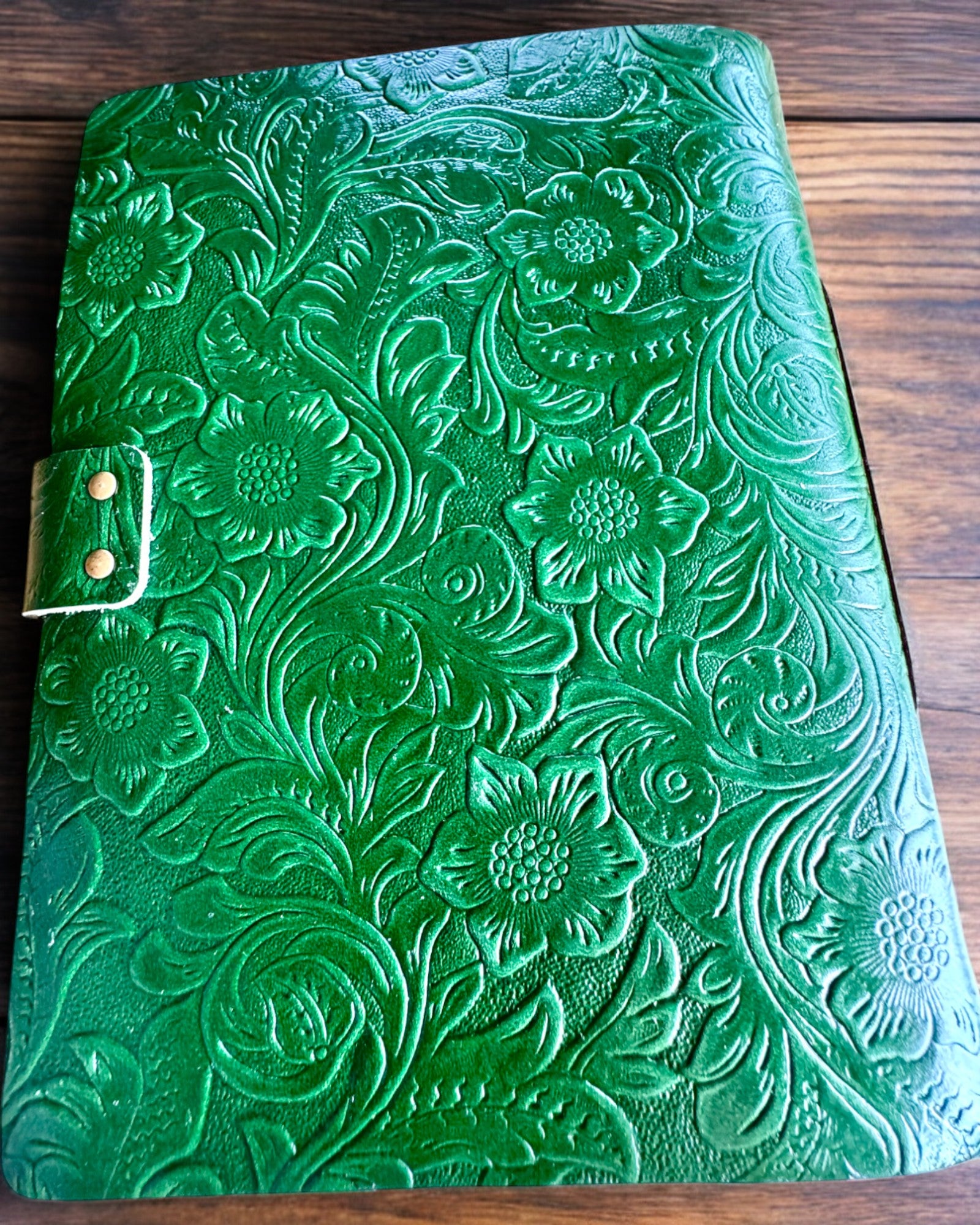 Cuaderno de Cuero Vintage „Floralis” – grabado a mano, 400 páginas, posibilidad de grabado, 2 variantes