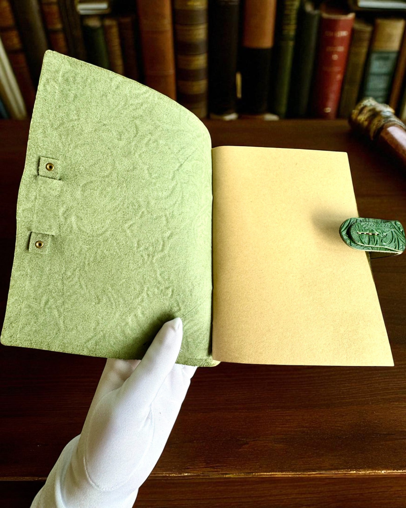 Cuaderno de Cuero Vintage „Floralis” – grabado a mano, 400 páginas, posibilidad de grabado, 2 variantes