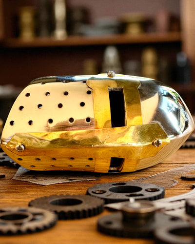 Mini casco de caballero "Guardian" de latón – hecho a mano, 12 cm, posibilidad de personalización con grabado para regalo