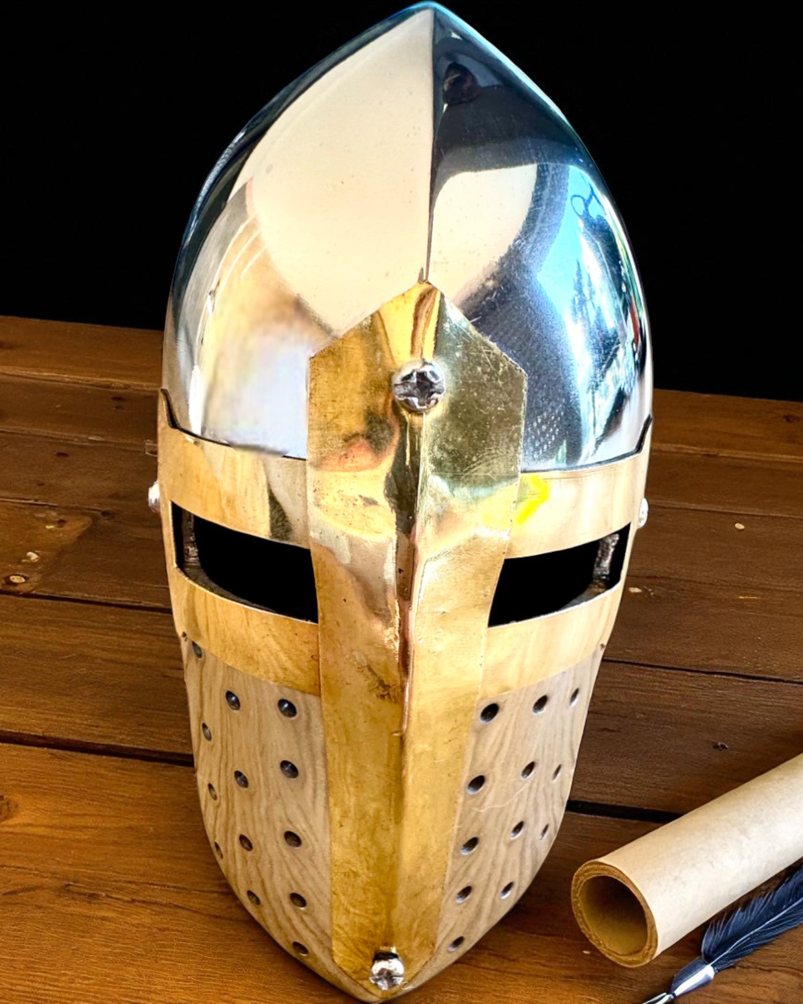 Mini casco de caballero "Guardian" de latón – hecho a mano, 12 cm, posibilidad de personalización con grabado para regalo