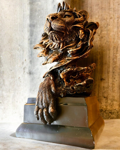 León Real - Figura Decorativa Majestuosa con Posibilidad de Grabado, 2 variantes de color a elegir, para regalo