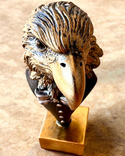 Figura de Cabeza de Águila Büffel Warden – en Elegante Frac con Opción de Grabado para regalo
