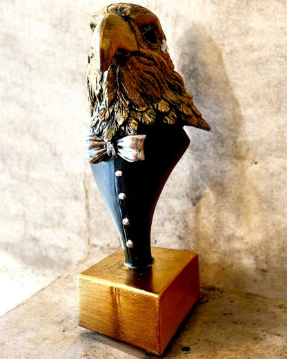 Figura de Cabeza de Águila Büffel Warden – en Elegante Frac con Opción de Grabado para regalo