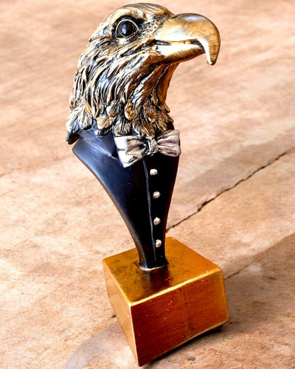 Figura de Cabeza de Águila Büffel Warden – en Elegante Frac con Opción de Grabado para regalo
