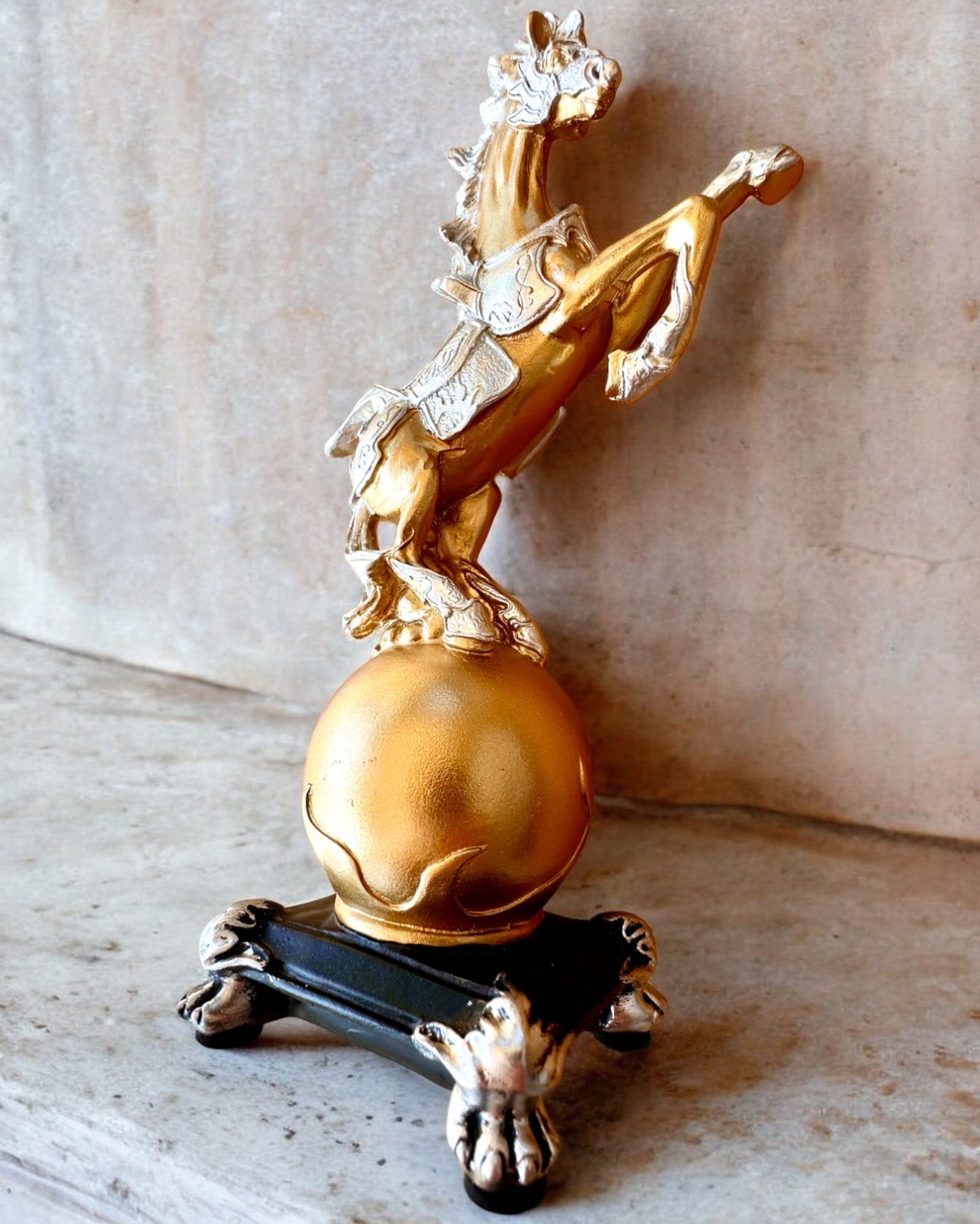 Elegante Estatuilla "Złoty Rumak" - con opción de grabado para regalo