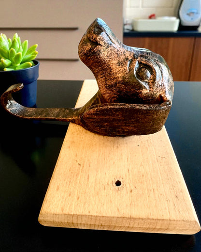 Perchero de latón Perro Amigo, hecho a mano, posibilidad de personalización con grabado en madera