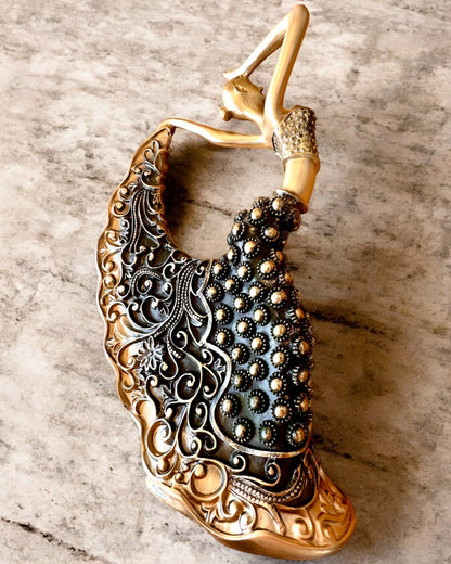Escultura Elegante "Bailarina de Brillo Dorado", 29 cm de altura, con opción de grabado para regalo