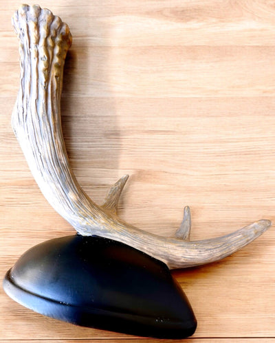 Soporte para Vino "Jeleń" con Cuernos con Opción de Grabado para regalo