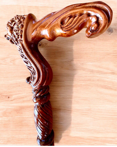 Bastón de paseo 'Bastón "Rey de la Selva", de madera, posibilidad de personalización con grabado'