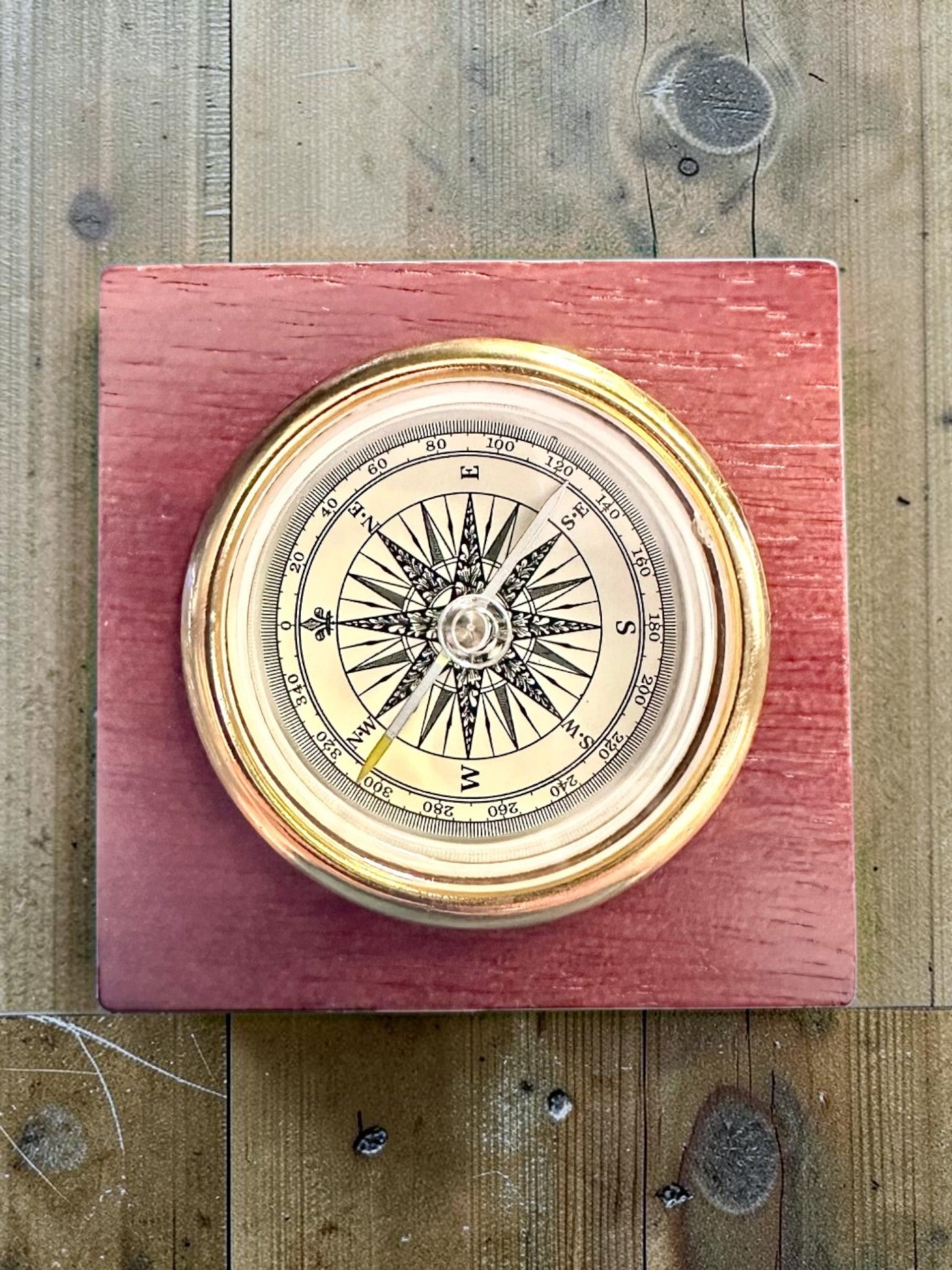Kompas "Navigator2" - Elegancia Clásica en Latón y Madera, personalización con grabado para regalo