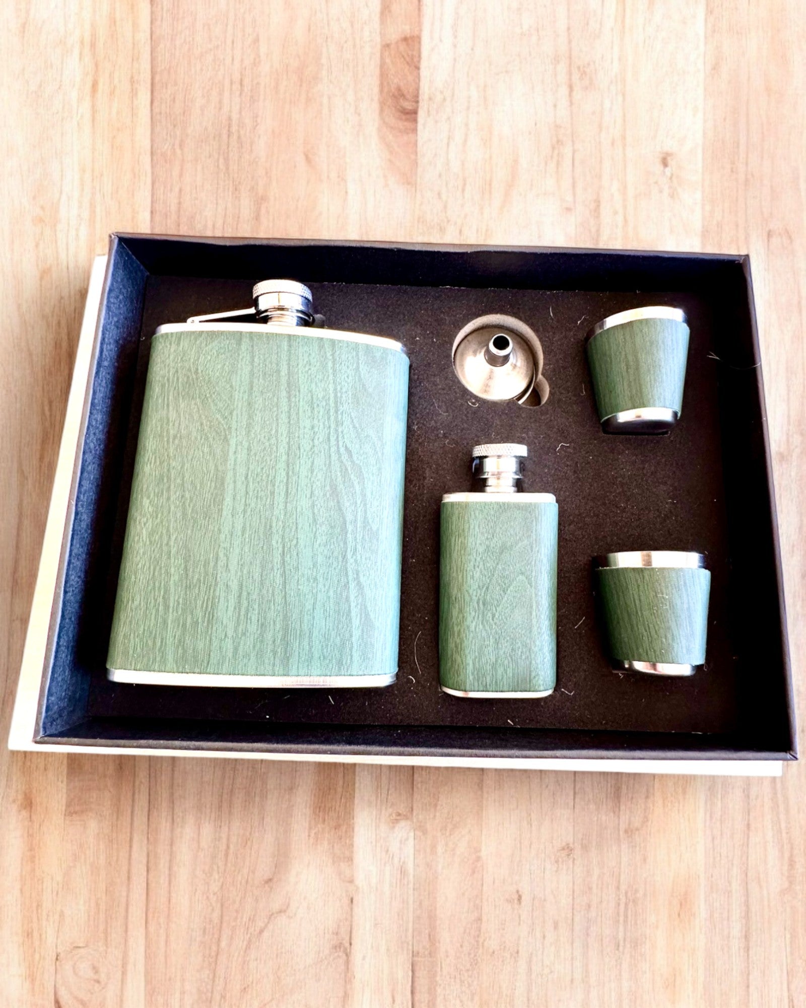 Juego de petacas con vasos "Forest Spirit", para regalo personalización con grabado