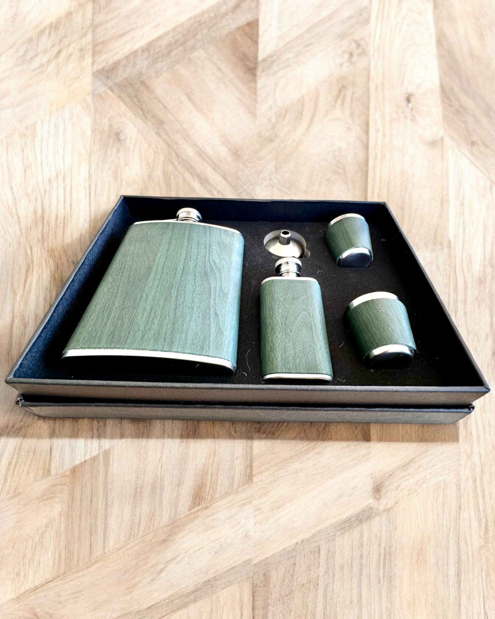 Juego de petacas con vasos "Forest Spirit", para regalo personalización con grabado