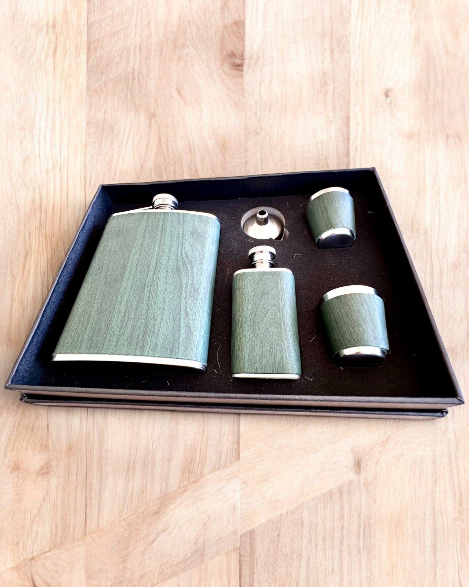 Juego de petacas con vasos "Forest Spirit", para regalo personalización con grabado