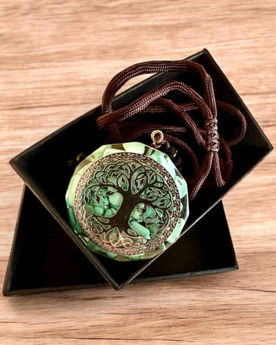 Amuleto "Drzewo Życia" con turquesa – Tu fuerza personal, collar para regalo, personalización con grabado