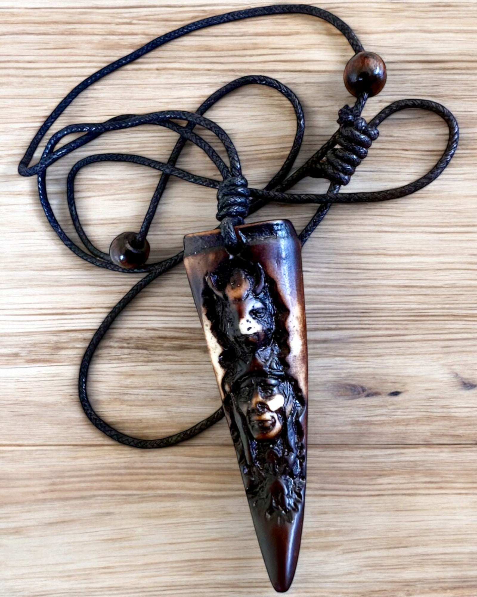 Collar de Colmillo de Lobo, amuleto de Resina - Fuerza Mística de la Naturaleza, posibilidad de personalización con grabado para regalo