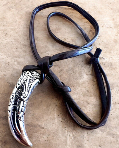 Colmillo de Lobo de acero inoxidable – Amuleto de Coraje, collar con opción de personalización con grabado para regalo