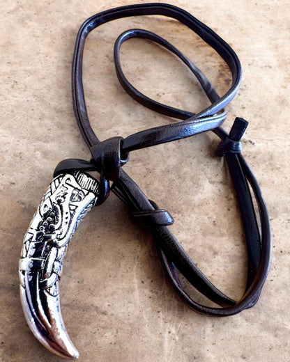 Colmillo de Lobo de acero inoxidable – Amuleto de Coraje, collar con opción de personalización con grabado para regalo