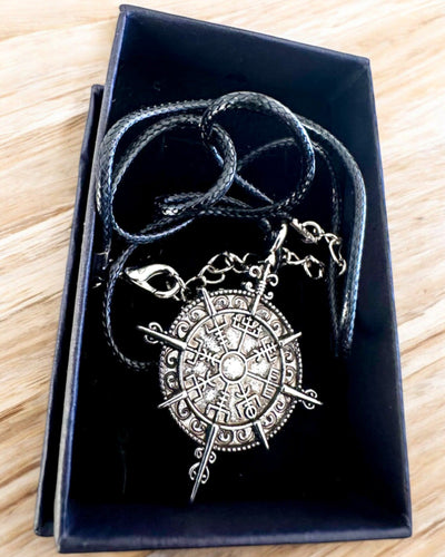 Amuleto Guerrero del Norte - Brújula Vikinga, posibilidad de personalización con grabado para regalo, 2 variantes a elegir