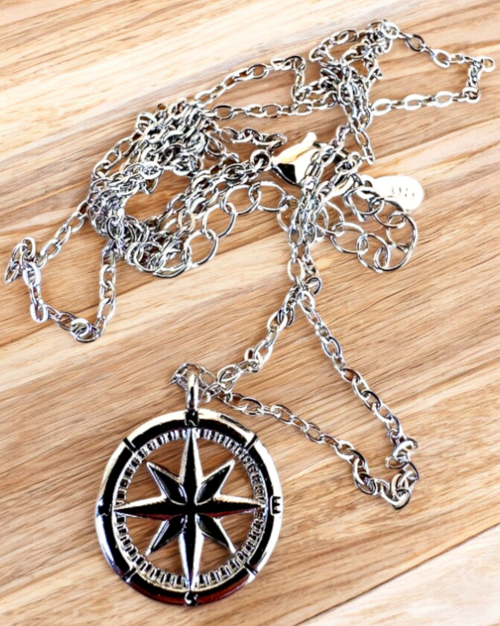 Collar de Plata con Pequeño Símbolo - Brújula del "Viajero", posibilidad de personalización con grabado para regalo