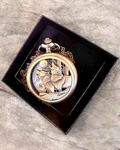 "Luna Wolf" – Reloj de Bolsillo Estilizado con Lobos, posibilidad de personalización con grabado para regalo